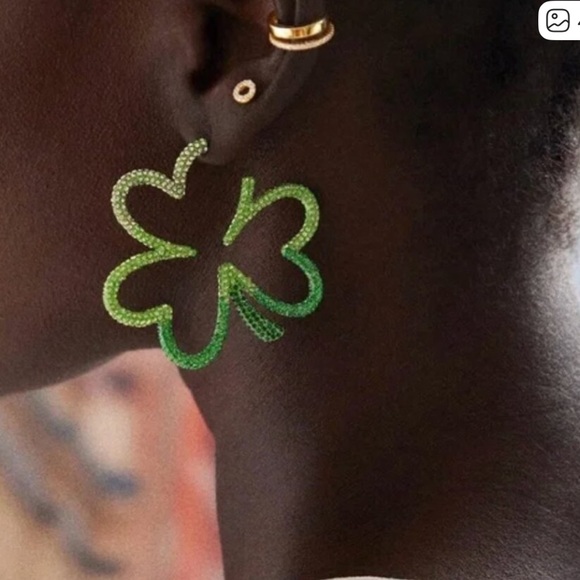 Betsey Johnson Glittering Green Shamrock Earrings - Picture 6 of 6